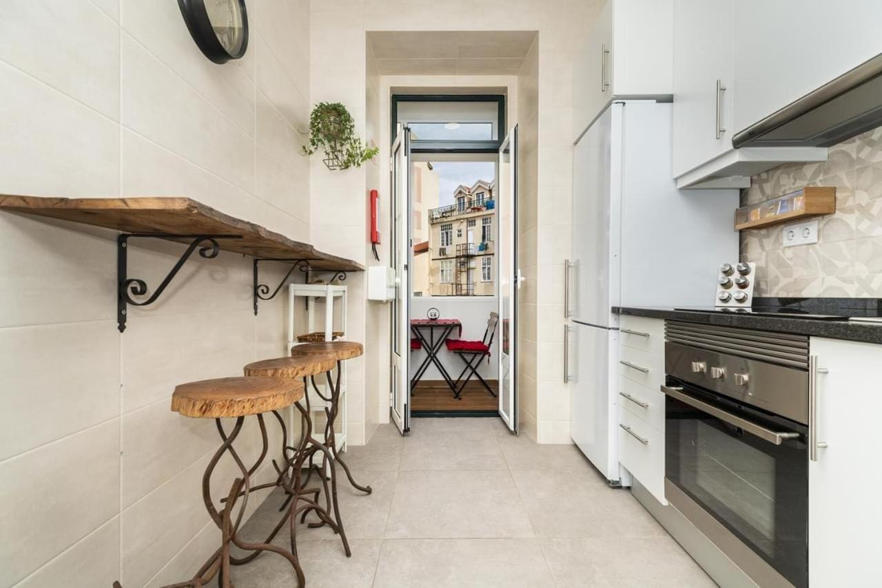 Retro M2 R4 - Lovely Double Room With Shared Bathroom Lisboa Extérieur photo